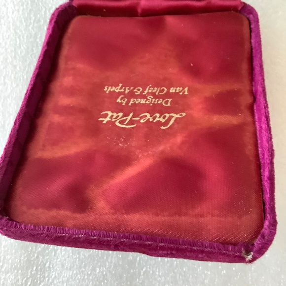 Vintage Revlon Love Pat  Compact & Puff Velvet Case Never Used Van Cleef Arpels - Picture 7 of 8